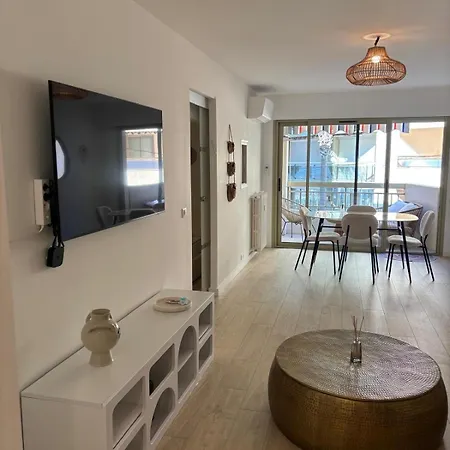 With Perfect Location And View Антиб