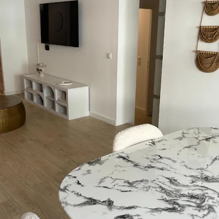 Lejlighed With Perfect Location And View *